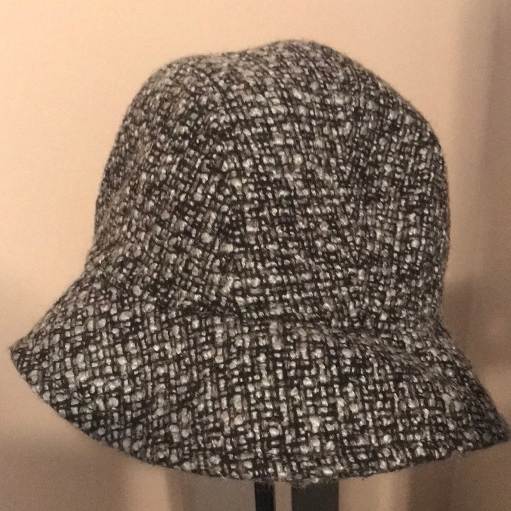 Bucket hat